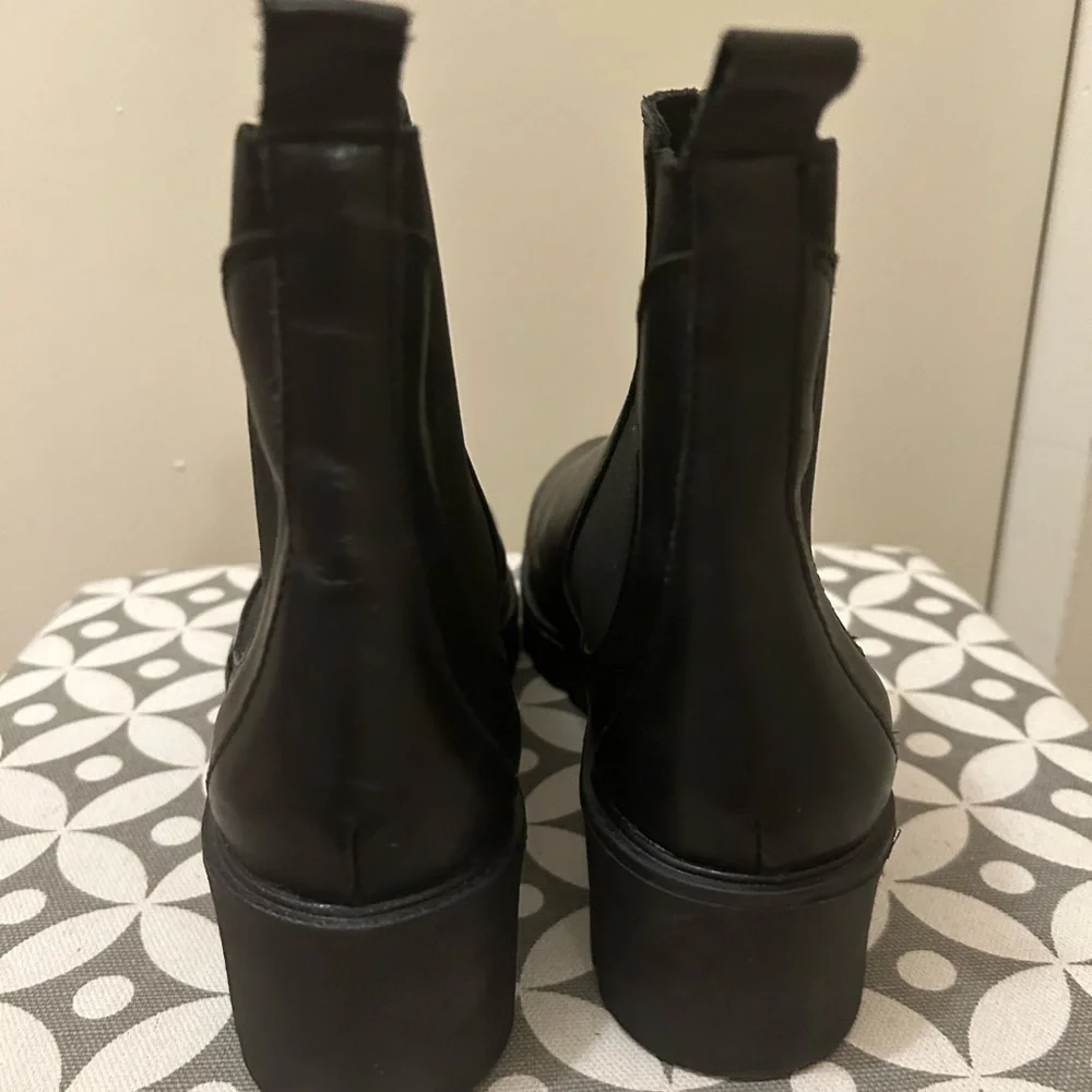 👍🏻 EUC. Women's Black  Ankle Boots - Picture 5 of 12
